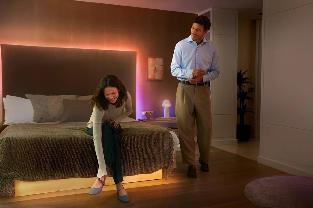 LED pásek Philips Hue Flux strip, White and Color Gradient, 4 m + Flux strip, light extension, 5 m PHI929004610802_04