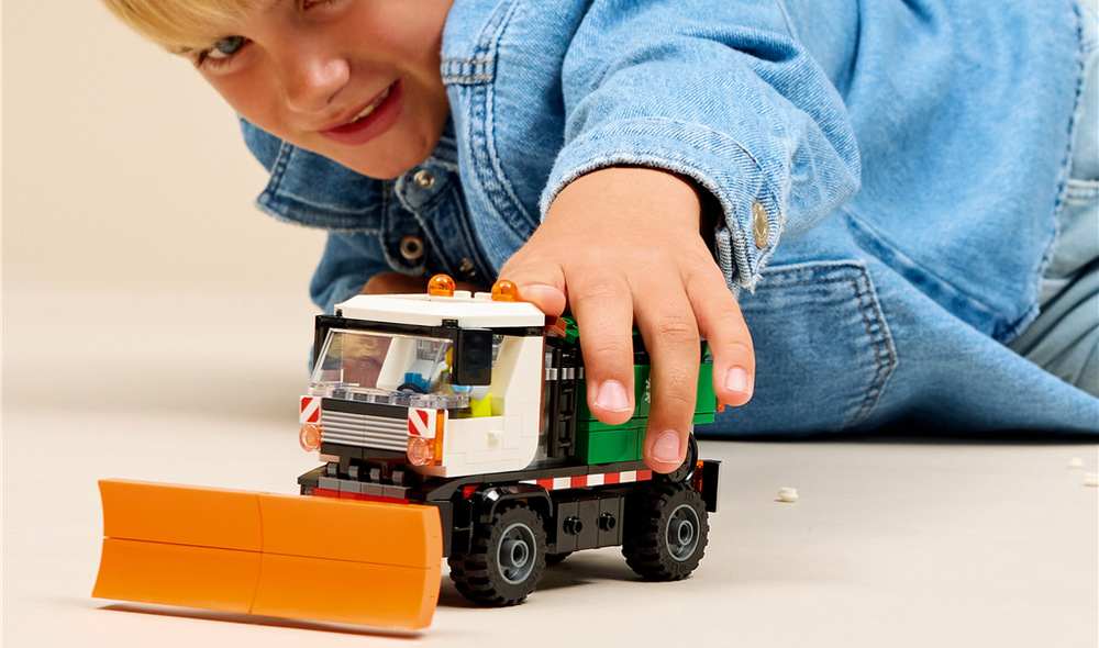 Stavebnice LEGO® City 60490 Sněžný pluh Z 263 dílků vzniká kompaktní sněžný pluh pro děti od šesti let, jehož stavění usnadní 3D návod.