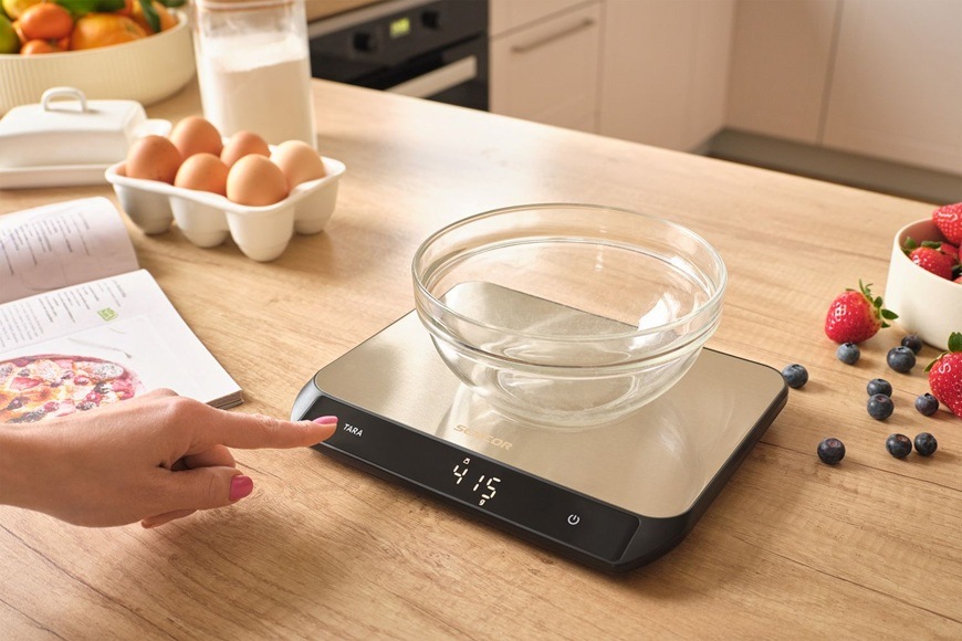 Kuchyňská váha Sencor SKS 8200 s funkcí tara a digitálním displejem umožňuje přesné vážení ingrediencí při pečení a vaření, zatímco elegantní nerezový design skvěle doplní moderní kuchyni.