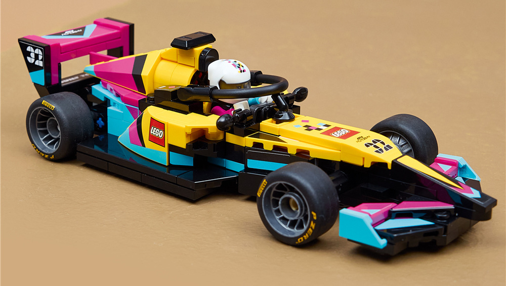 McLaren W1 si můžete sestavit z kostek LEGO a prohlédnout si jeho charakteristickou sportovní siluetu.