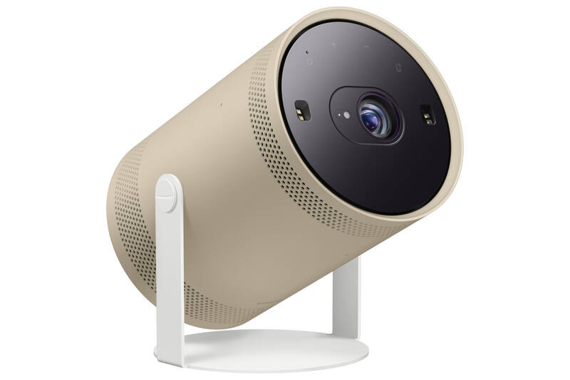 Kryt Samsung The Freestyle béžový Projektor Samsung The Freestyle otočený doprava s výměnným krytem v béžové barvě