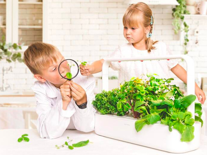 Chytrý květináč Click and Grow Smart Garden 9 - bílý