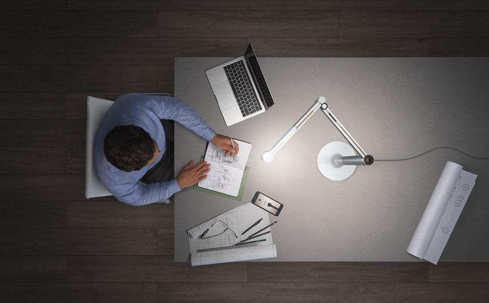 Stolní LED lampička Dyson Solarcycle Morph™ CD06 černá