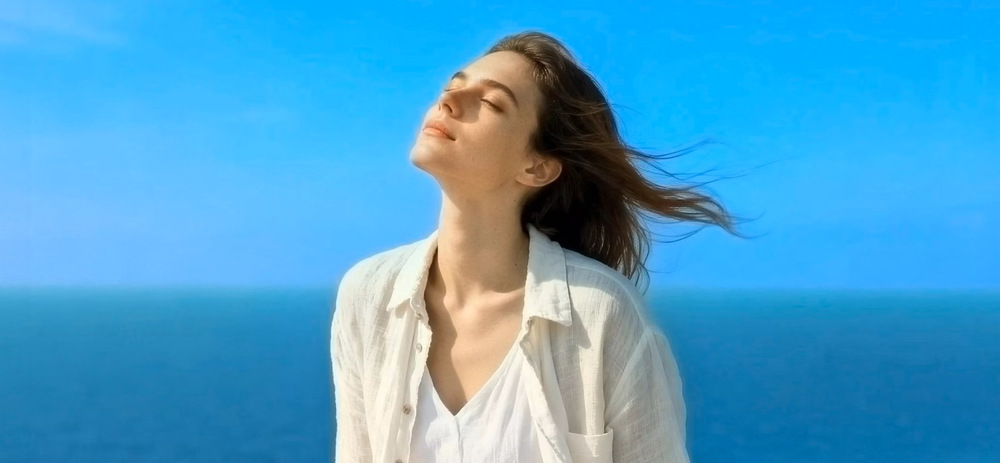 AI funkce jako Magic Color, Superzoom 2.0 a noční režim rozšiřují kreativitu a zlepšují kvalitu každého snímku.