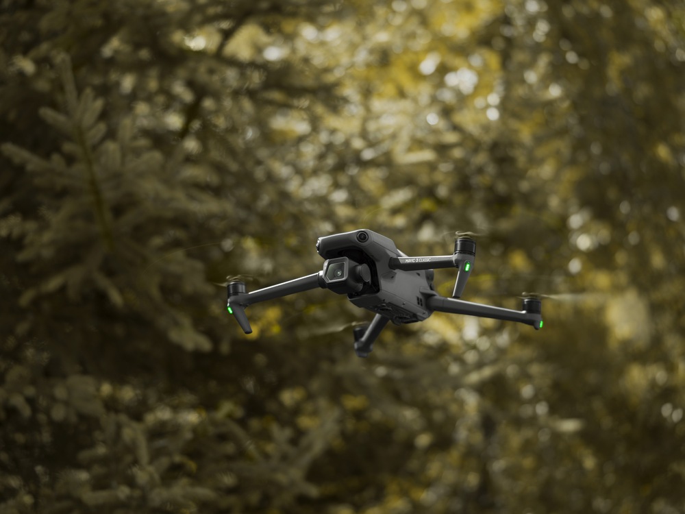 Dron DJI Mavic 3 Classic (DJI RC) + Mavic 3 Fly More Kit Dron DJI Mavic 3 Classic (DJI RC) + Mavic 3 Fly More Kit