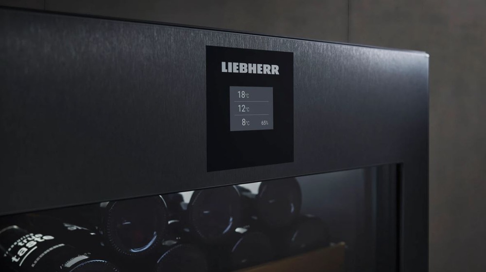 Vinotéka Liebherr Vinidor Selection WPgbi 5283 černá Displej vinotéky Liebherr WPgbi 5283, na kterém svítí 3 nastavení teploty a 1 nastavení vlhkosti