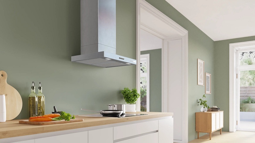 Odsavač par Bosch Serie 4 DWB65CC30 nerez Odsavač par Bosch DWB63BC30 v moderní bílé kuchyni