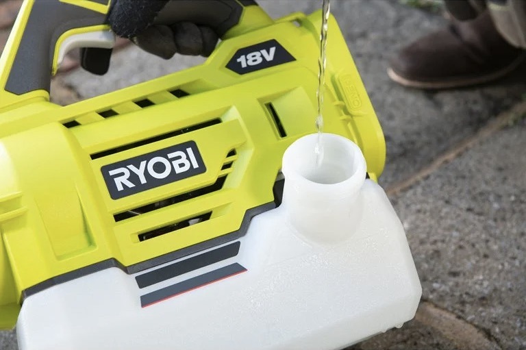 Postřikovač Ryobi ONE+ RY18FGA-0 (bez baterie) Postřikovač Ryobi nabízí dosah až 4,5 m