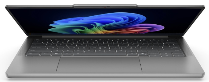 Lenovo IdeaPad Pro 5 14AKP10 z nízkého čelního pohledu s otevřeným displejem a klávesnicí