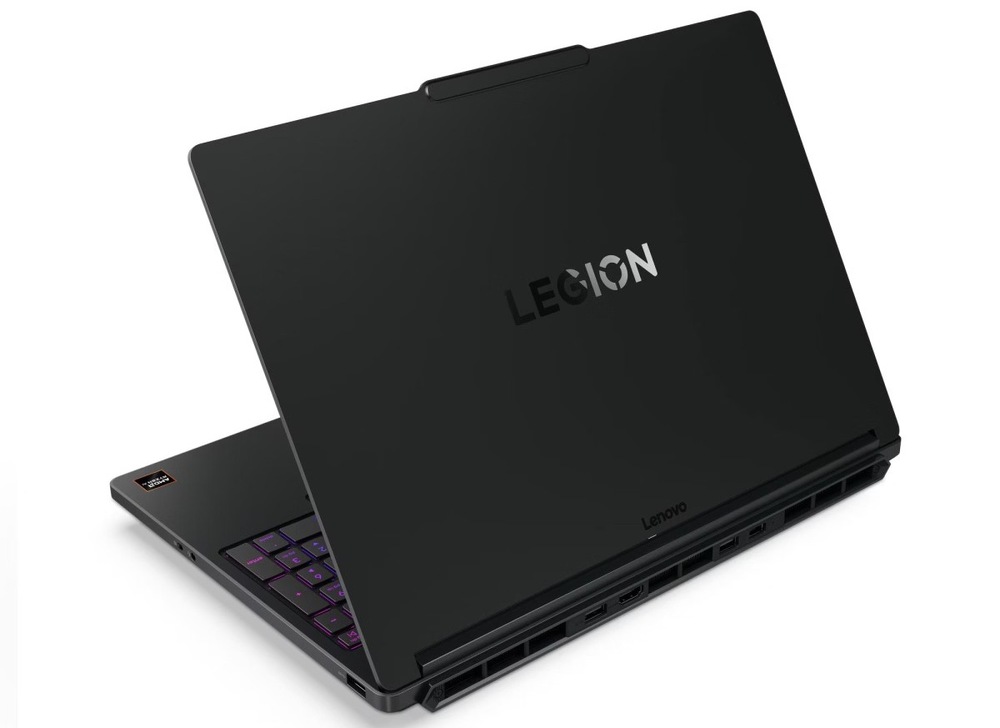 Pootevřený notebook Lenovo Legion 5 15AGP11 zezadu