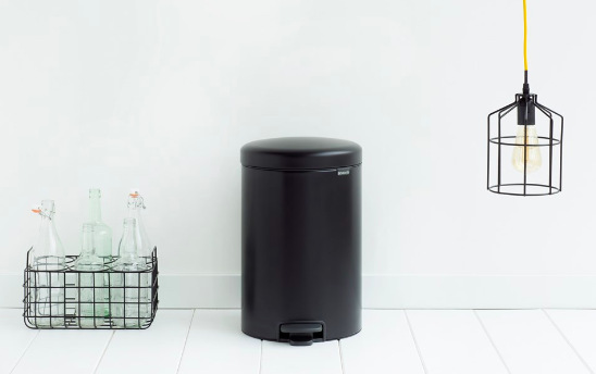 Odpadkový koš Brabantia NewIcon 20 l, matt black černý Odpadkový koš Brabantia NewIcon 20 l, matt black