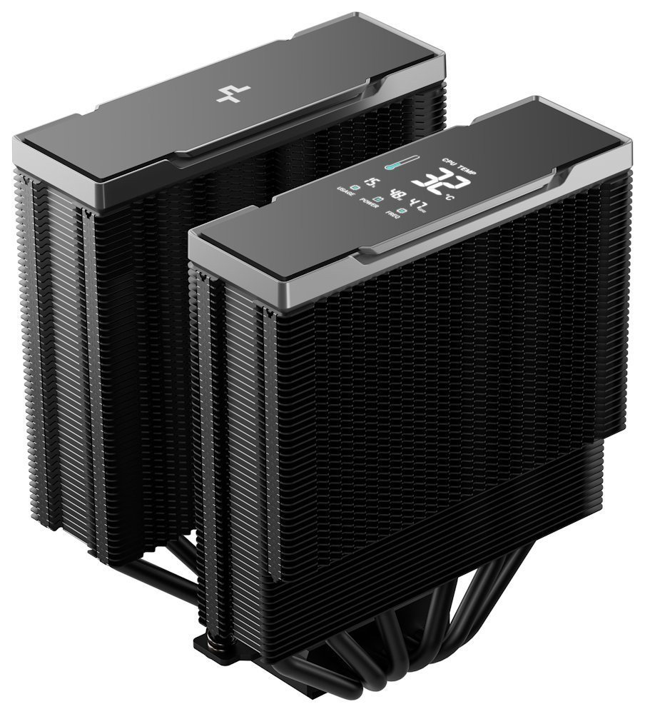 Na obrázku je chladič CPU DeepCool AK620 G2 DIGITAL NYX bez nasazených ventilátorů. Vidíte dvě vysoké věže z hustých černých kovových žeber (dvojitý blok). Dole vyčnívá šest zahnutých trubiček (heatpipe), které odvádějí teplo z procesoru do žeber. Nahoře jsou ploché kryty a na pravé věži je digitální displej, který svítí a zobrazuje teplotu CPU a další údaje.