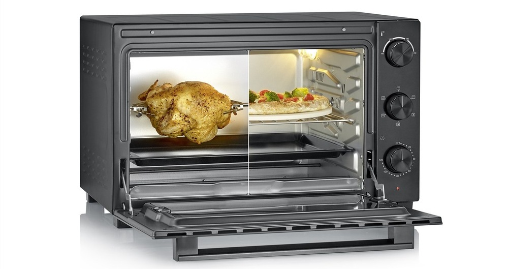 Kuře a pizza v mini troubě Severin TO 2076