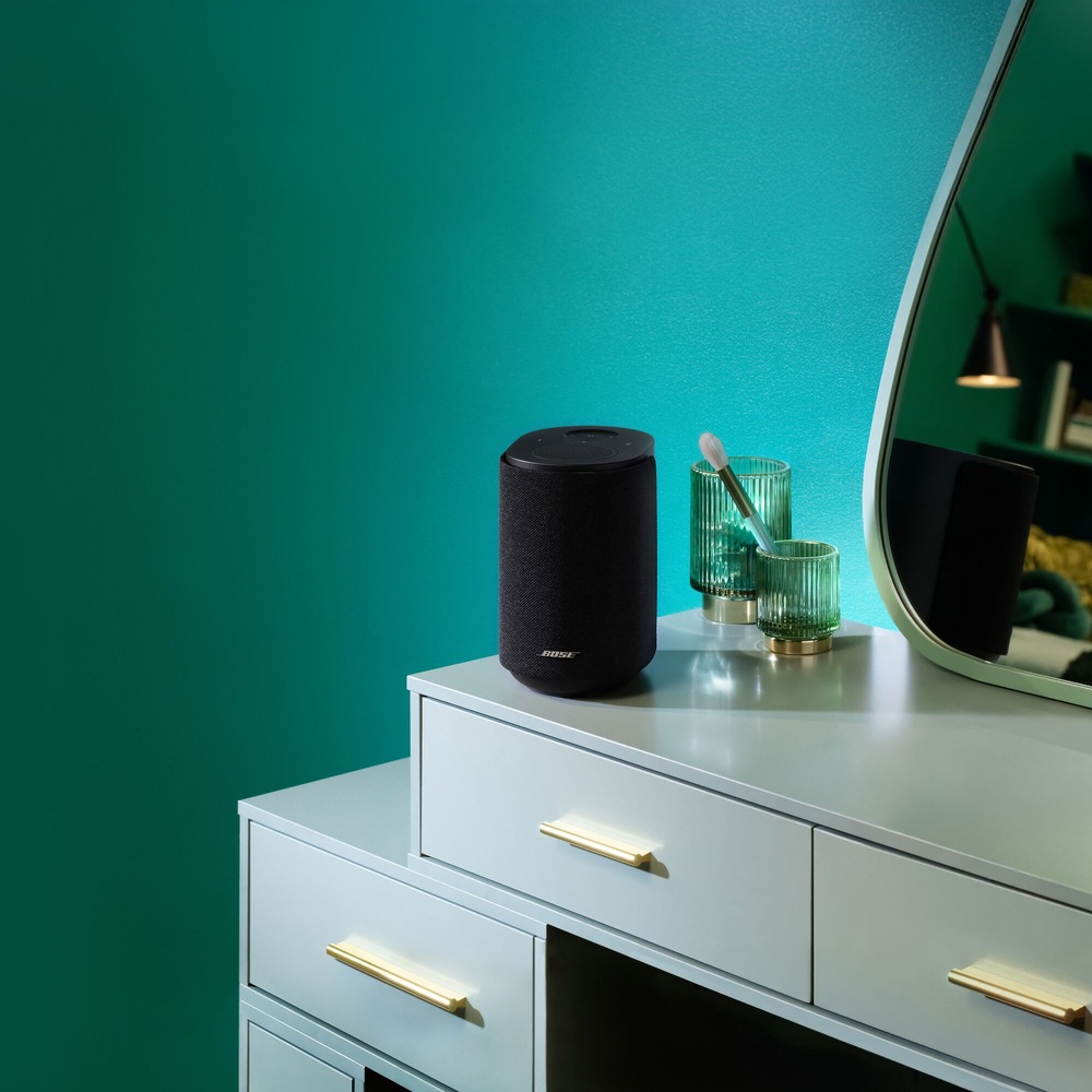 Reproduktor Bose Lifestyle Ultra na komodě