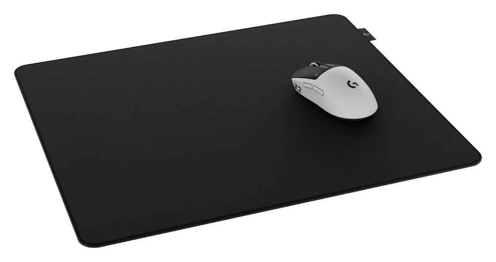 Podložka pod myš Logitech PRO X Control Gaming Pad 46 × 40 cm černá Podložka pod myš Logitech PRO X Control s herní myší položenou na povrchu