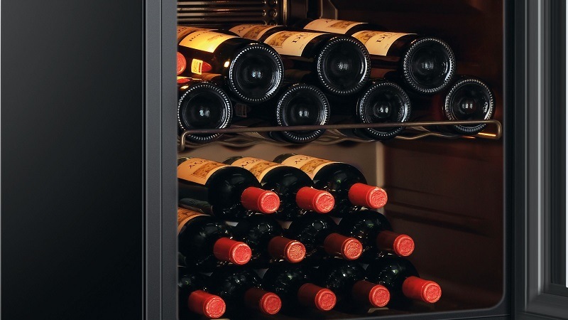 Vinotéka Haier HWS49GAE černá