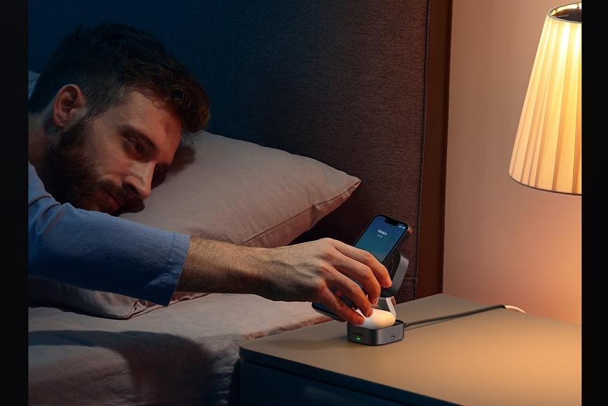 Bezdrátová nabíječka UGREEN Qi2 7,5W na Apple iPhone a AirPods černá/šedá Bezdrátová nabíječka UGREEN Qi2 7,5W na Apple iPhone a AirPods černá/šedá