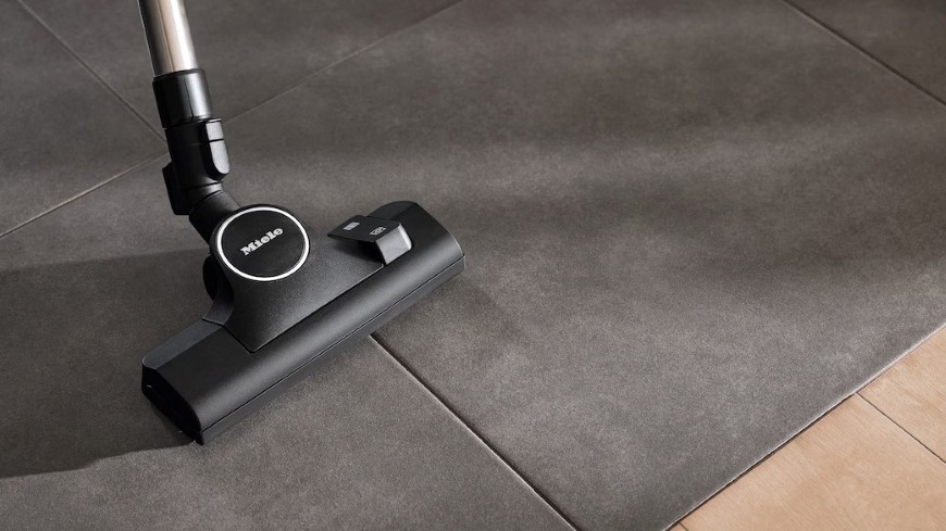 Podlahový vysavač Miele Guard M1 Terra červený