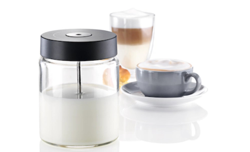 Nádoba na mléko Miele MB-CM-G Nádoba s mlékem MIELE MB-CM-G a připravenými kávami latté a cappuccino