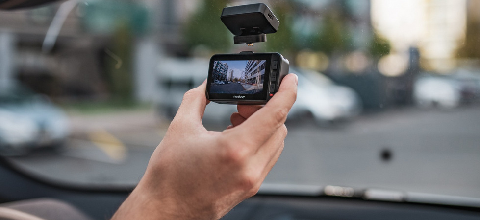 Autokamera Niceboy PILOT XR Radar 4K s hlášením radarů černá