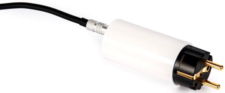 Detail připojení napájecího adaptéru iFi SilentPower AC iPurifier s přívodním kabelem