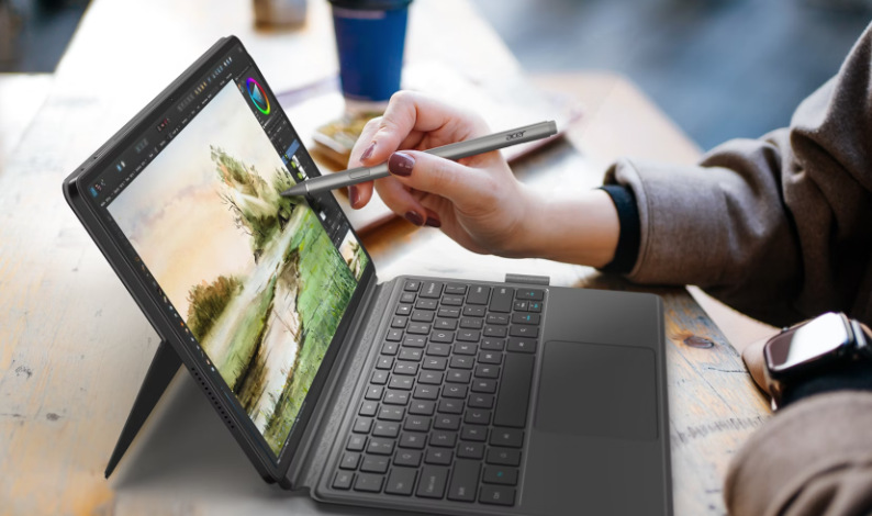 V balení Acer Iconia Duo S12 je i klávesnice a stylus