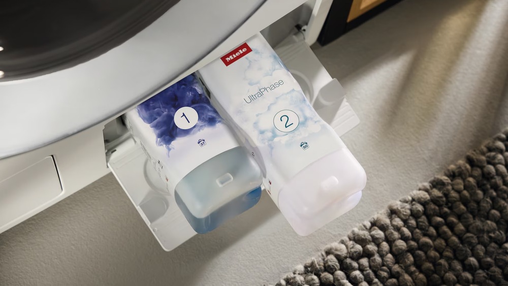 Prací prostředek Miele UltraPhase 2 1,4 l Miele UltraPhase 2 vložen do pračky velde Miele UltraPhase 1