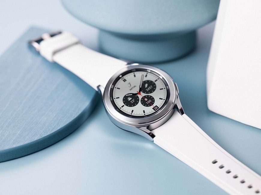 Chytré hodinky Samsung Galaxy Watch4 Classic 42mm - ZÁNOVNÍ - 12 měsíců záruka stříbrné Chytré hodinky Samsung Galaxy Watch4 Classic 42mm - ZÁNOVNÍ - 12 měsíců záruka stříbrné