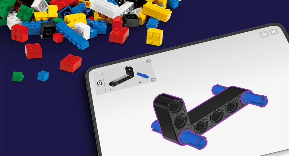 Stavebnice LEGO® Technic 42179 Planeta Země a Měsíc na oběžné dráze Otočná klika uvádí Zemi a Měsíc do pohybu kolem Slunce a dětem názorně přibližuje vesmír.
