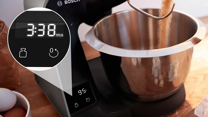 Kuchyňský robot Bosch MUM5XC74 s detailním zobrazením času na displeji