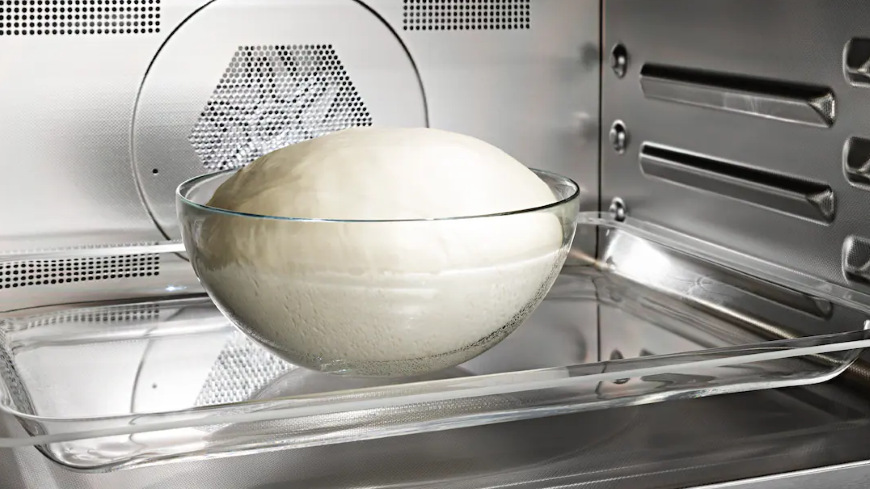 Trouba Miele H 7440 BM béžová Těsto v nádobě vložené do kompaktní trouby Miele H 7440 BM