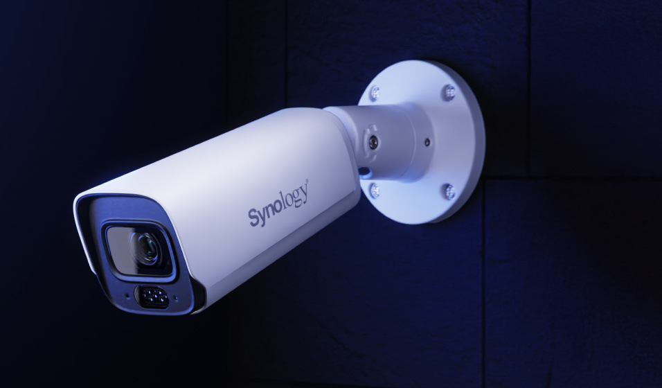 IP kamera Synology BC800Z bílá IP kamera Synology BC800Z poskytující barevný obraz ve dne i v noci