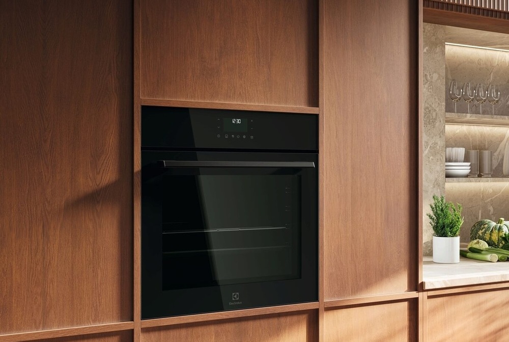 Trouba Electrolux LOD7P86Z série 500 SurroundCook SteamBake v kuchyňské lince