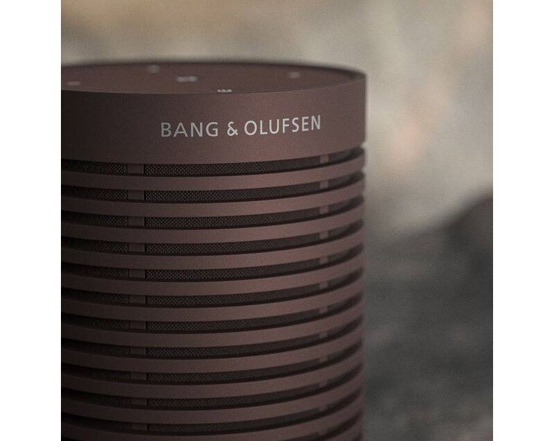 Přenosný reproduktor Bang & Olufsen BeoSound Explore hnědý