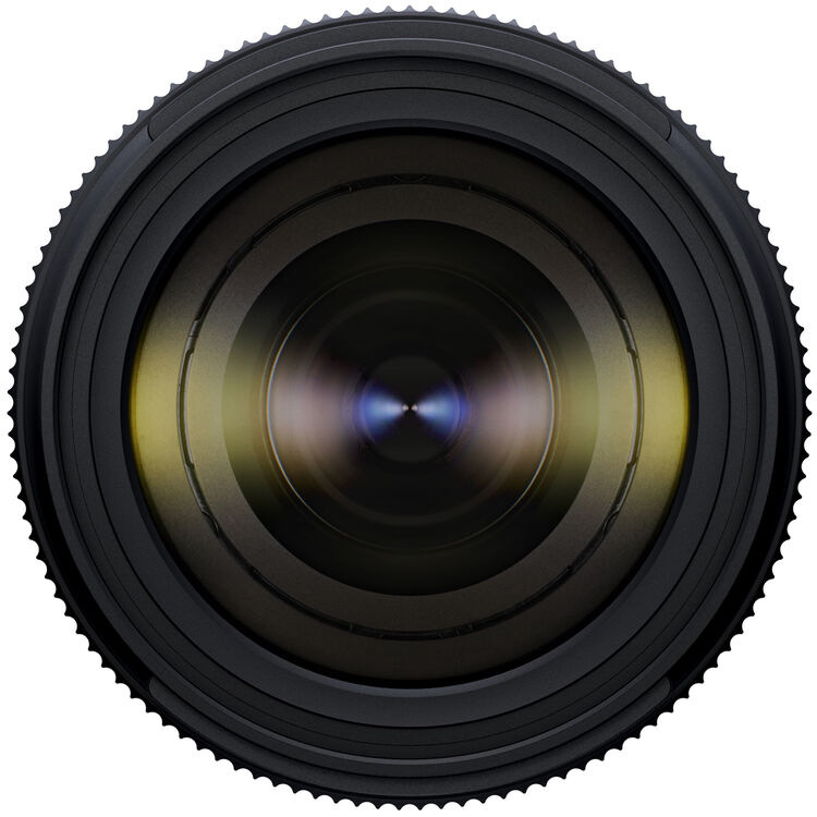 Objektiv Tamron 25-200 mm f/2.8-5.6 Di III VXD G2 (Sony FE) černý Detail přední čočky objektivu Tamron 25–200 mm f/2.8–5.6 Di III VXD G2