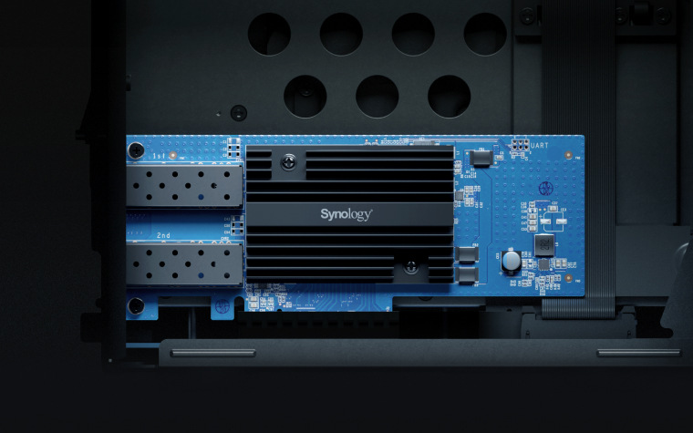 Datové úložiště (NAS) Synology DiskStation DS1823xs+ černé Synology DiskStation DS1823xs+