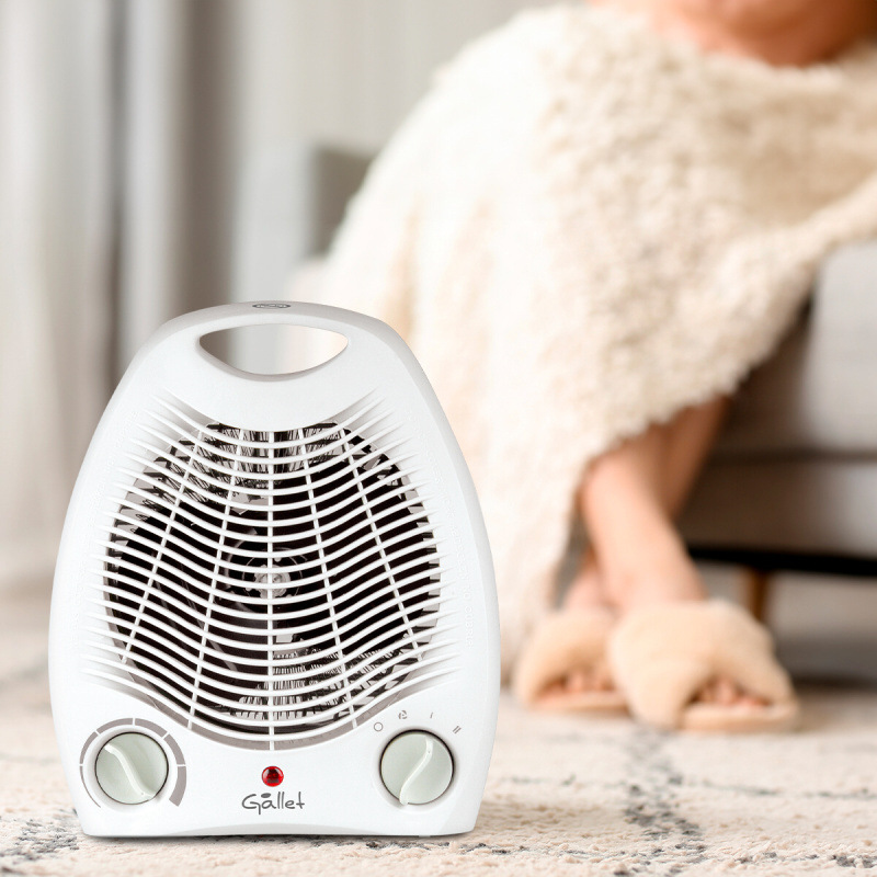 Teplovzdušný ventilátor Gallet H 500 bílý Teplovzdušný ventilátor Gallet 500 H postavený na koberci v obývacím pokoji