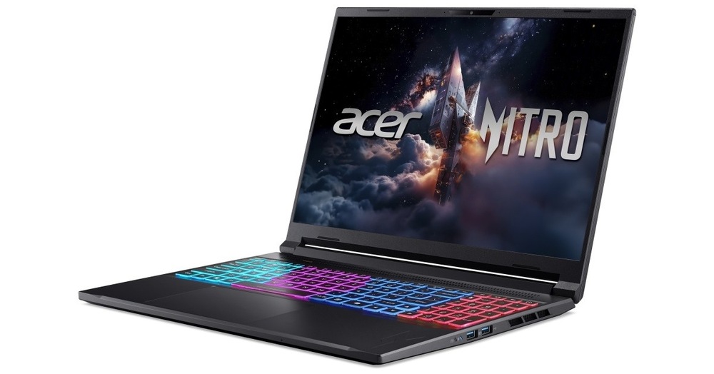 Notebook Acer Nitro V 16S (ANV16S-71-9375) černý Otevřený a zapnutý notebook Acer Nitro V 16S (ANV16S-71-9375) otočený doleva