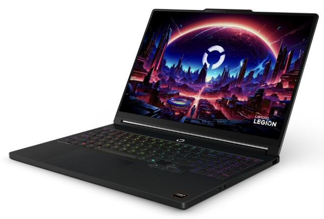 Černý Lenovo Legion 5 15AHP11 z pravého úhlu s otevřeným displejem a RGB klávesnicí.