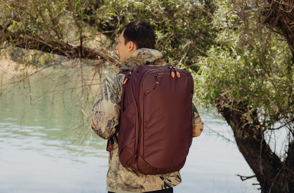 Batoh Peak Design Travel Backpack 45L vínový