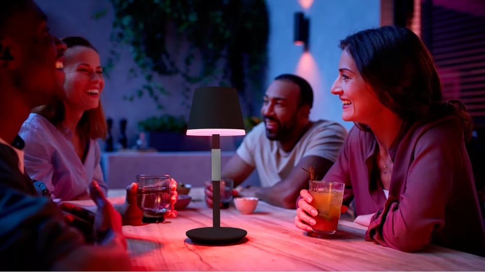 Stolní LED lampička Philips Hue Go černá Stolní LED lampička Philips Hue Go černá