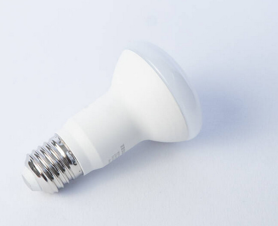 Žárovka LED Tesla Lightning reflektor R63, E27, 7W, denní bílá Tesla reflektor R63, E27, 7W, denní bílá (R6270740-8)