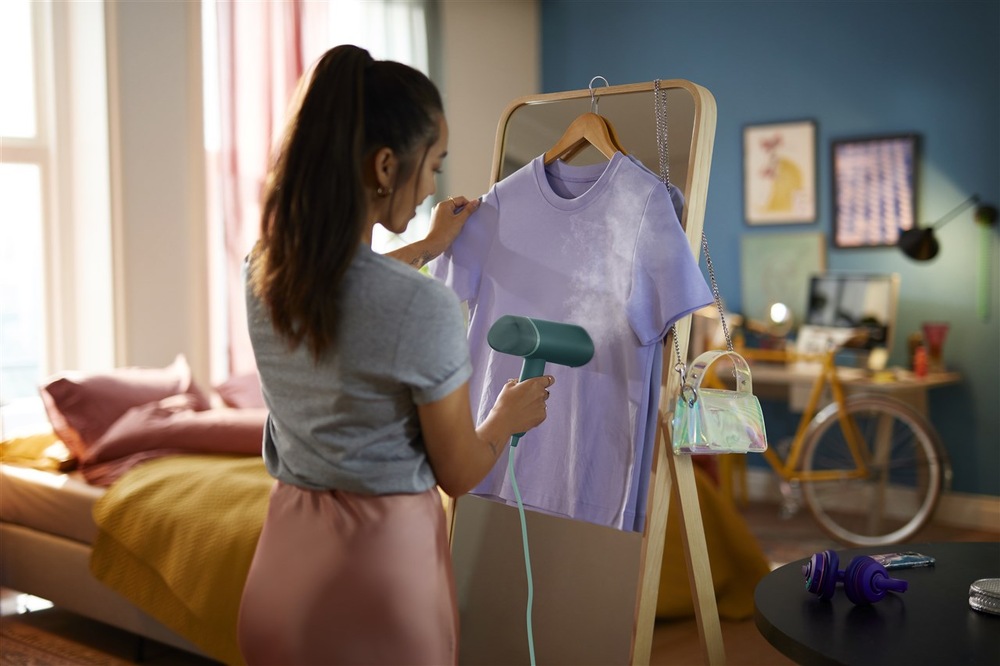 Ruční napařovač oděvů Philips Series 3000 STH3020/70 zelený Ruční napařovač oděvů Philips Series 3000 STH3020/70 zelený