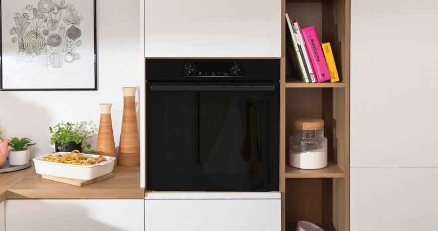 Multifunkční vestavná trouba Gorenje BOP6737E02BK