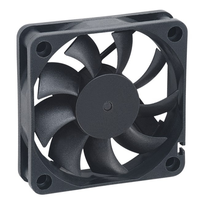 Ventilátor AKASA Black, 60 × 10 mm, černá barva.