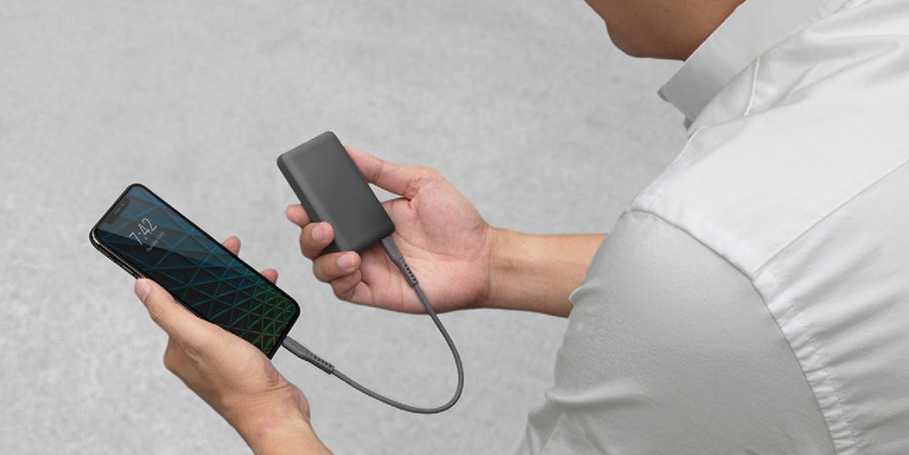 Powerbanka Uniq Fuele Mini 8000 mAh zelená