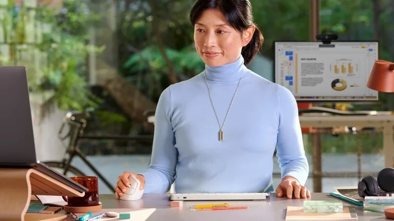 Logitech Lift Vertical Ergonomic
