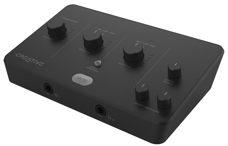 Zvuková karta Creative Live! Audio A3 Na fotografii je černá krabička o rozměrech cca 187,7 × 109,2 × 52,7 mm a hmotnost kolem 890 g. Na horní straně má 6 otočných regulátorů pro nastavení hlasitostí a dalších parametrů. Dále, z boku jsou dva porty pro připojení sluchátek.
