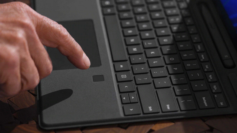 Notebook Microsoft Surface Pro 8 stříbrný