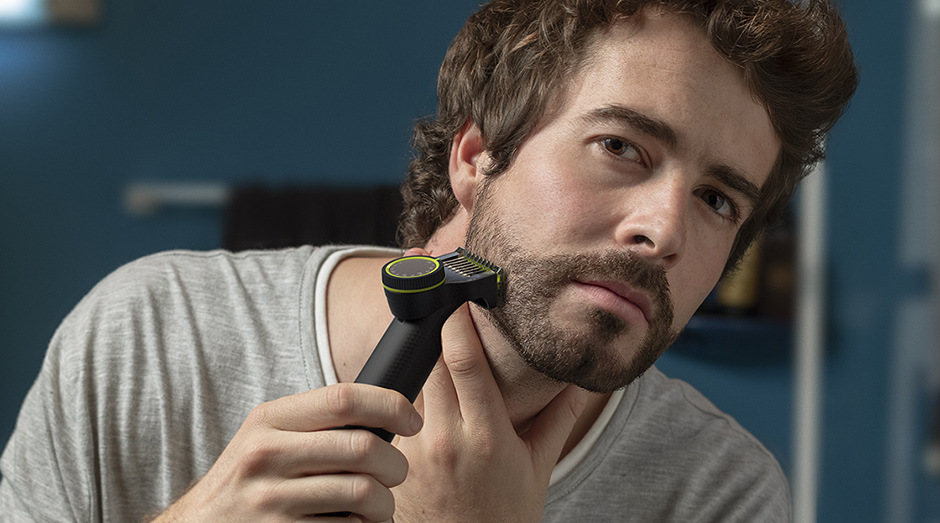 Zastřihovač vousů Philips OneBlade Pro QP6530/15 černý